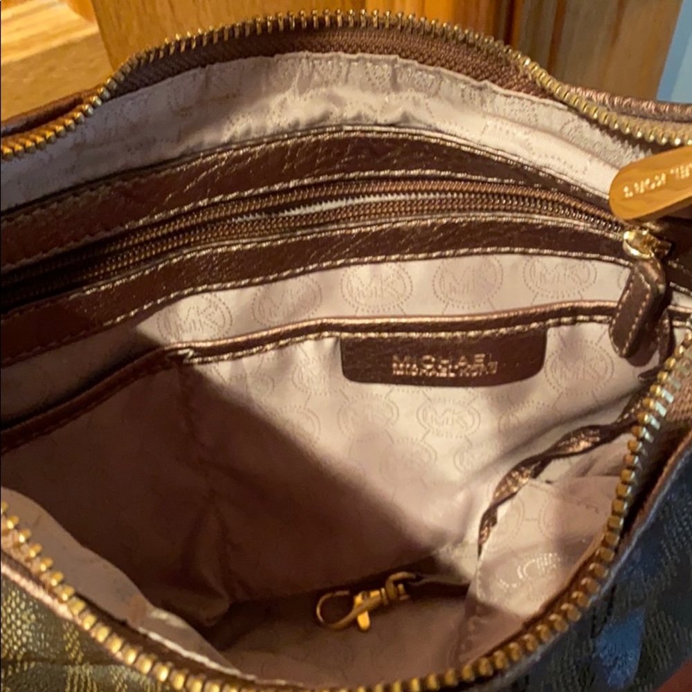 Michael Kors small signature hobo bag - Picture 7 of 9